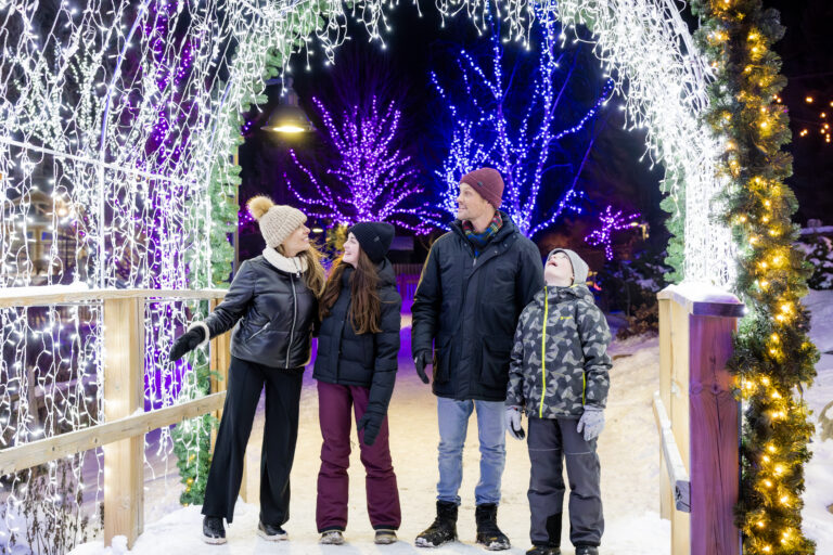 BlueMtnResortDec2025_KiannaSunshinePhotography-230 › Kianna Sunshine Photography